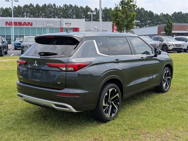 2024 Mitsubishi Outlander SE photo 3