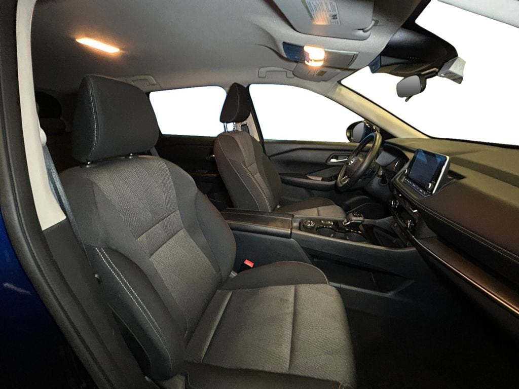 2025 Nissan Rogue SV - Photo 16