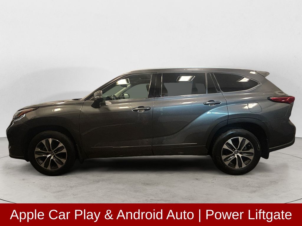 2022 Toyota Highlander XLE photo 2