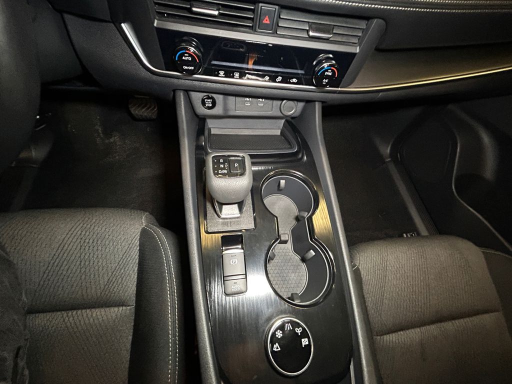 2025 Nissan Rogue SV - Photo 12