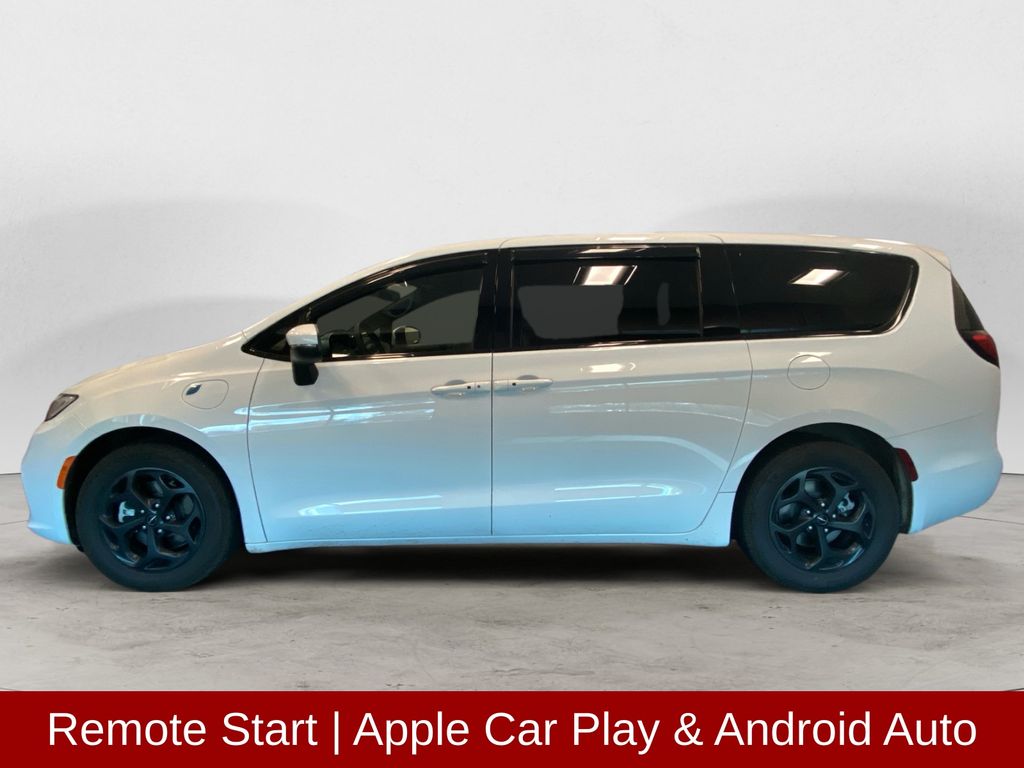 2023 Chrysler Pacifica Hybrid Touring L photo 2