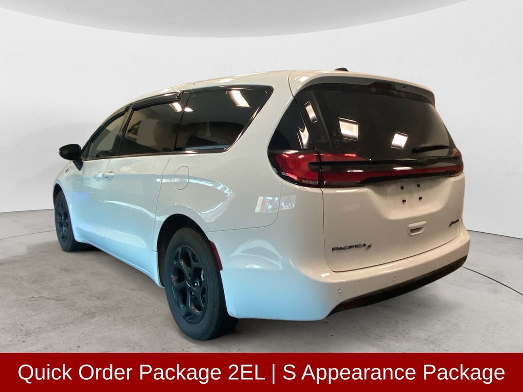 2023 Chrysler Pacifica Hybrid Touring L photo 3