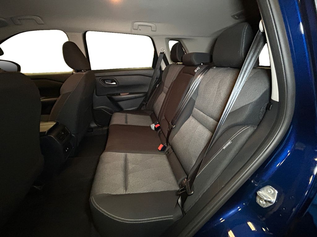 2025 Nissan Rogue SV - Photo 14