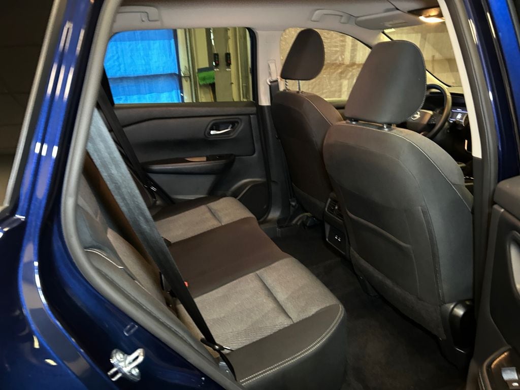2025 Nissan Rogue SV - Photo 18