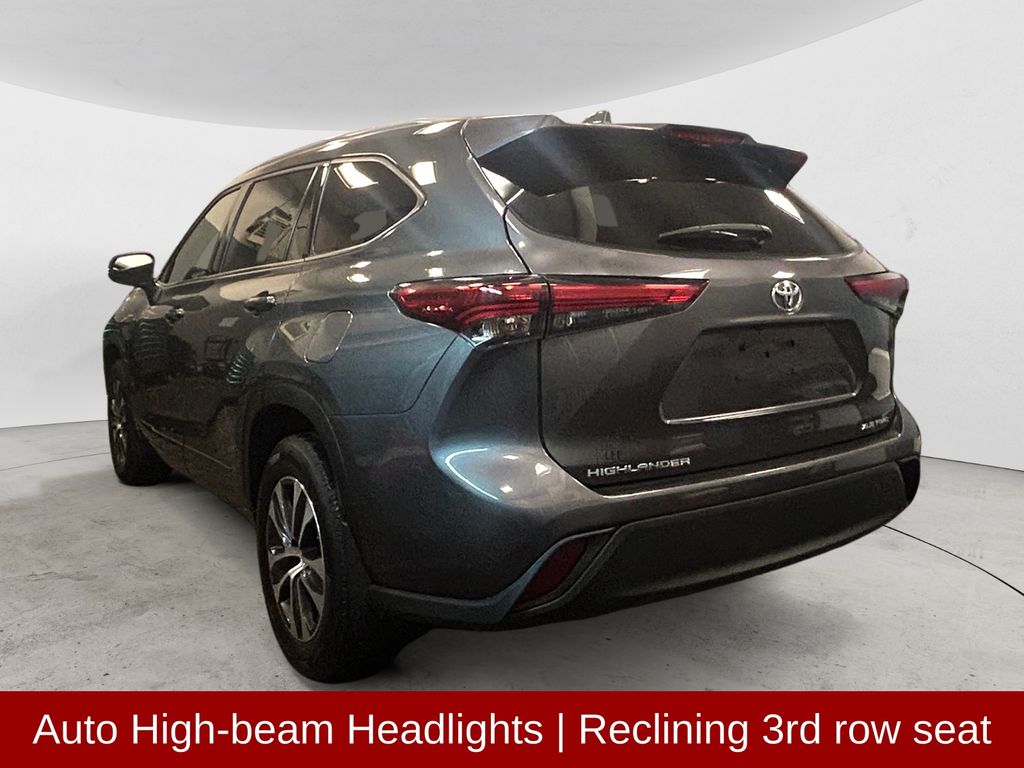 2022 Toyota Highlander XLE photo 3