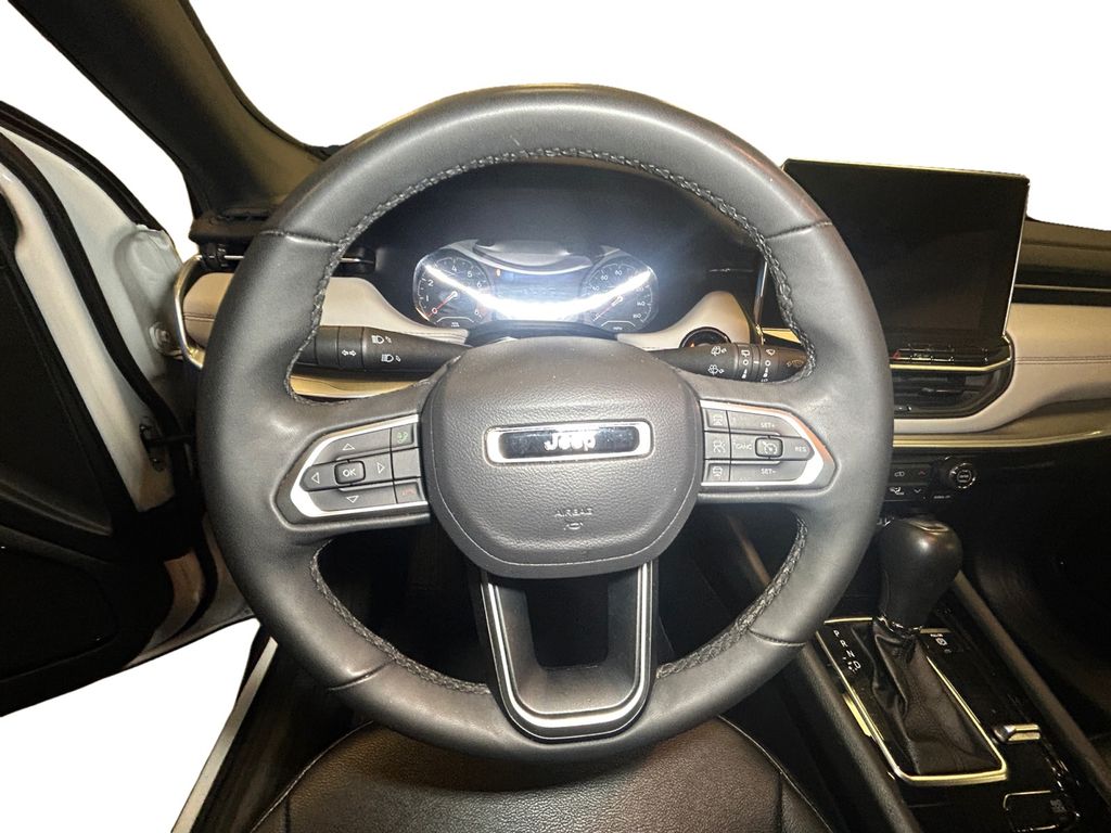 2025 Jeep Compass Limited - Photo 13