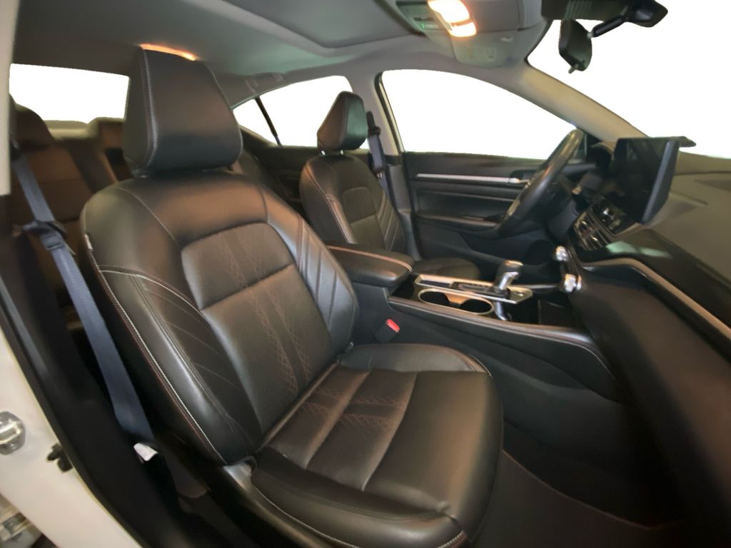 2024 Nissan Altima 2.5 SR photo 5