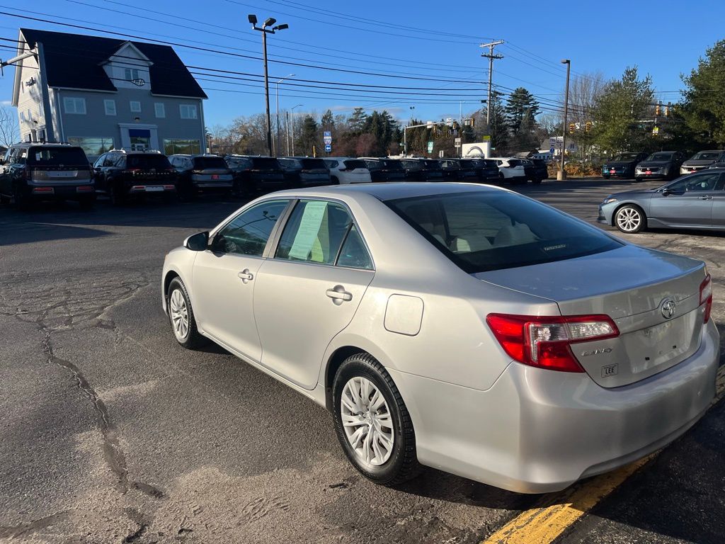 2012 Toyota Camry LE photo 3