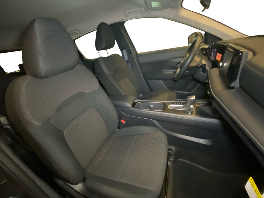 2025 Nissan Kicks S photo 6