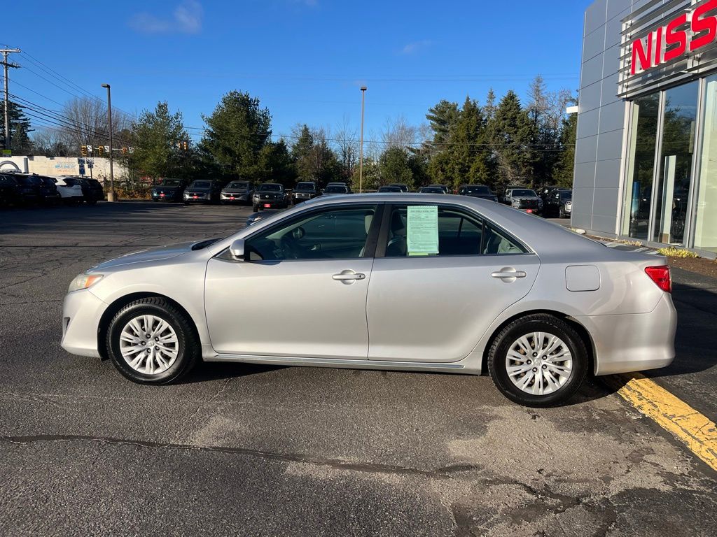 2012 Toyota Camry LE photo 2
