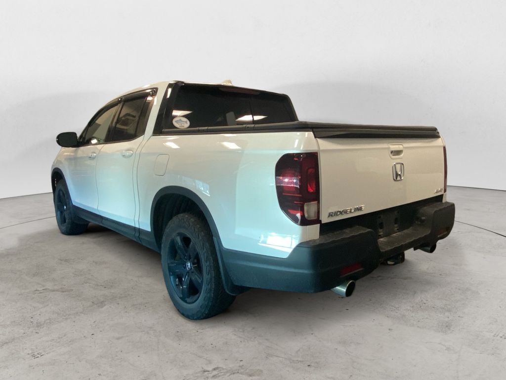 2021 Honda Ridgeline Black Edition photo 2