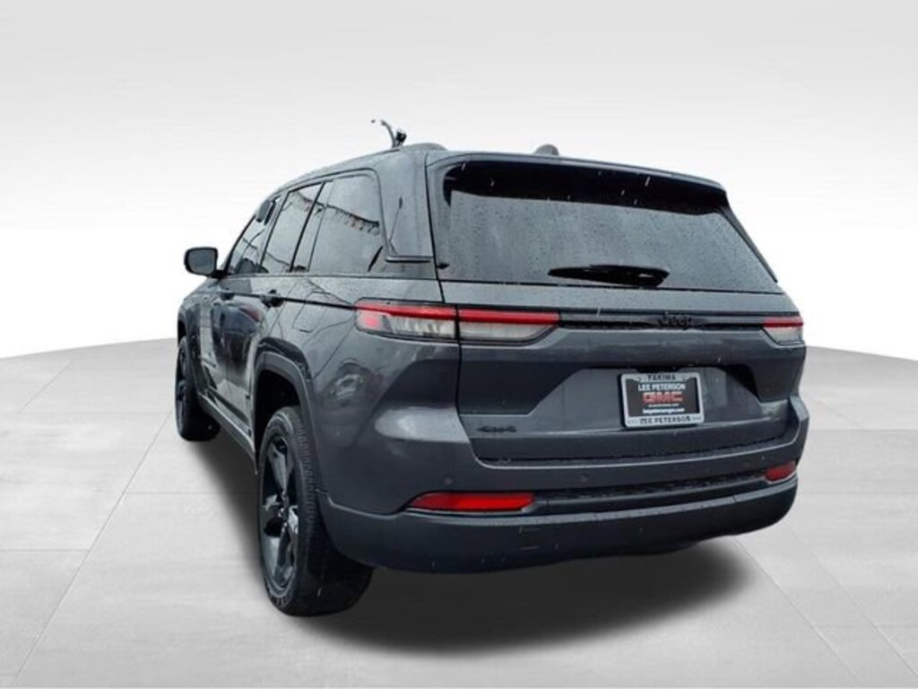 Used 2023 Jeep Grand Cherokee Altitude SUV