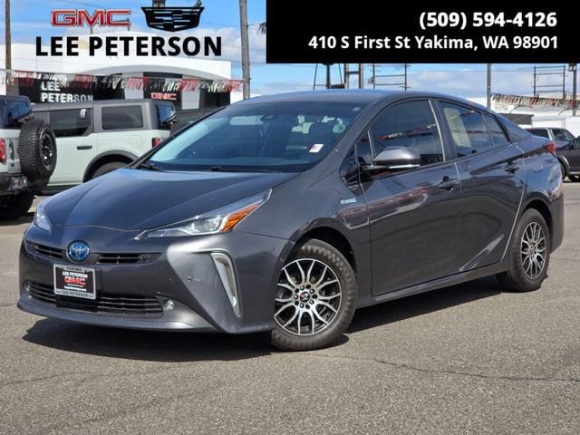 2019 Toyota Prius LE AWD-e's photo