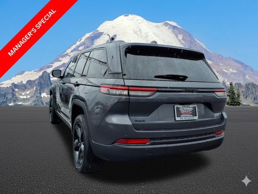 Used 2023 Jeep Grand Cherokee Altitude SUV