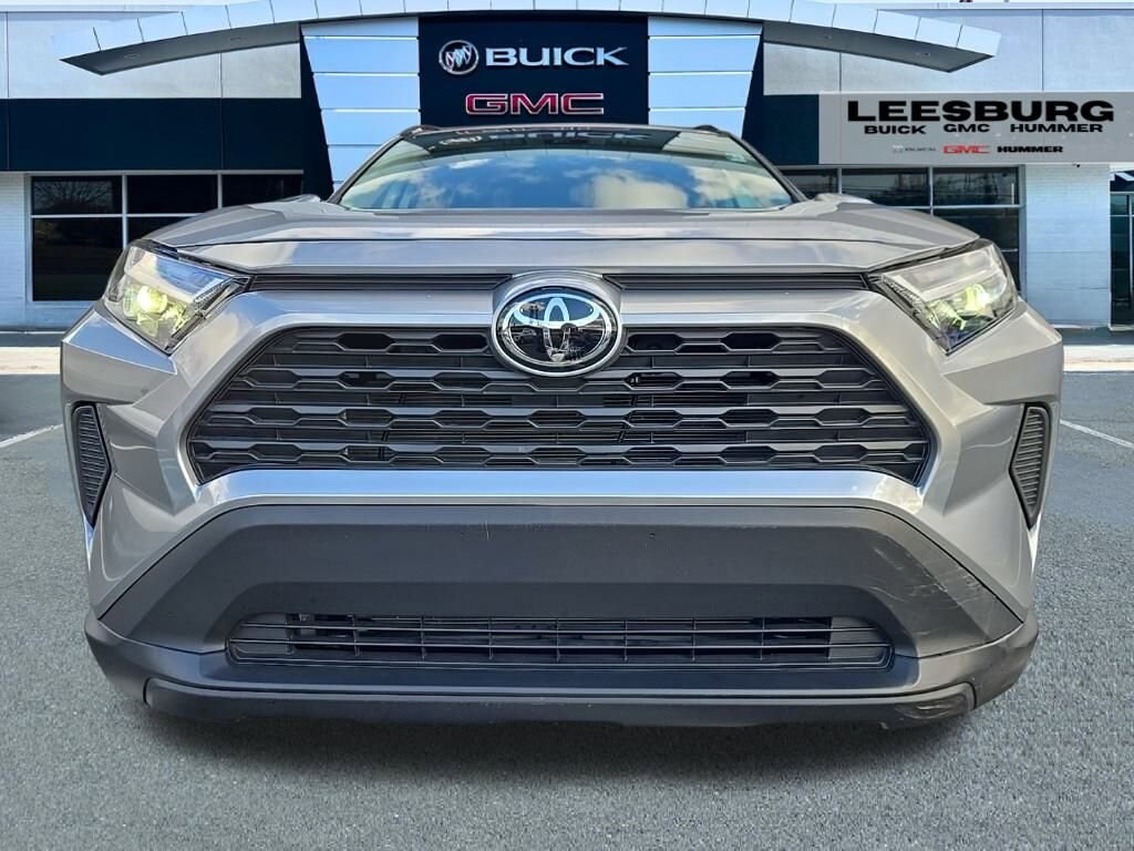 2025 Toyota RAV4 XLE photo 2