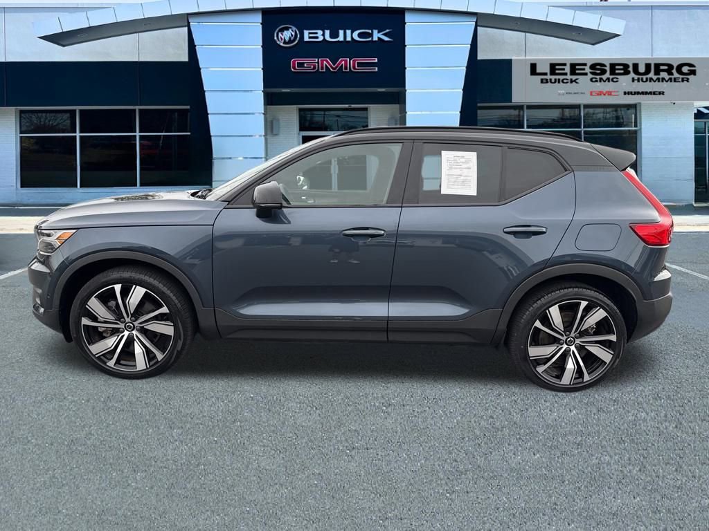 2022 Volvo XC40 Recharge Twin Plus photo 3