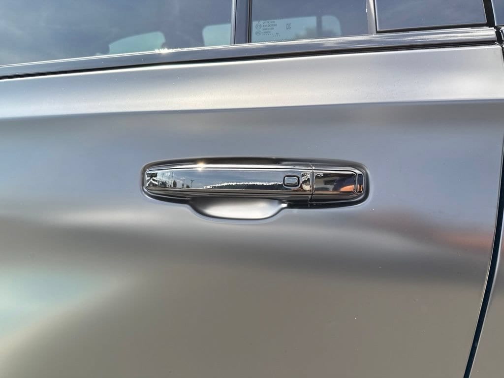 2026 GMC Yukon XL Denali - Photo 13