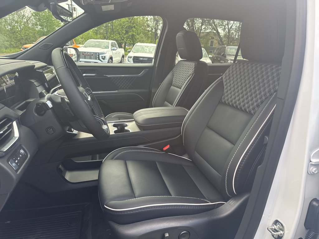 2026 GMC Acadia Denali - Photo 10