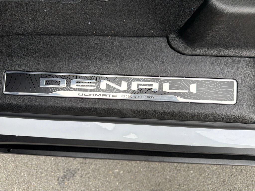 2026 GMC Yukon XL Denali Ultimate - Photo 13