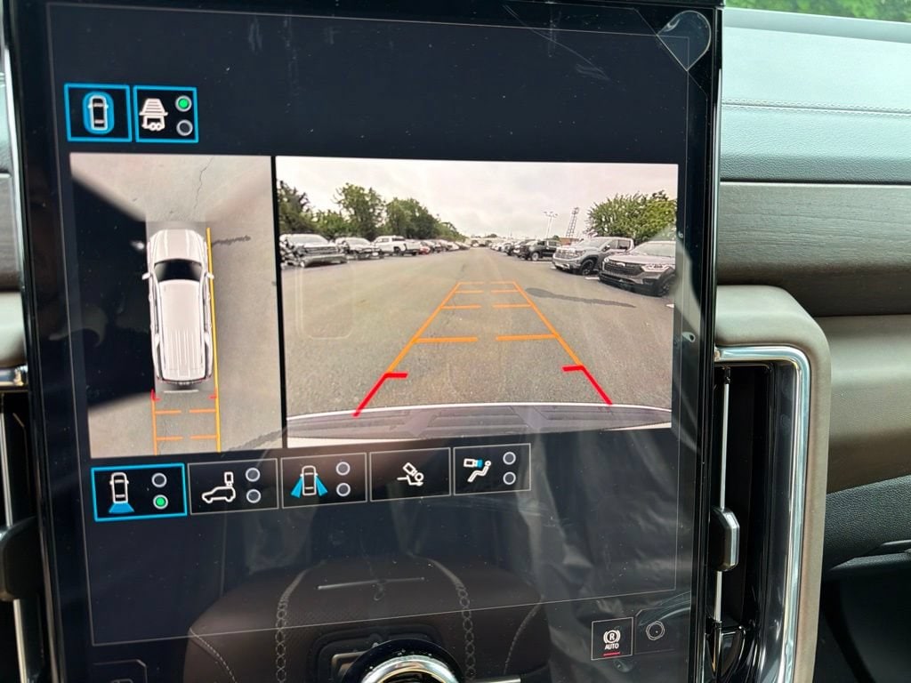 2026 GMC Yukon XL Denali Ultimate - Photo 17