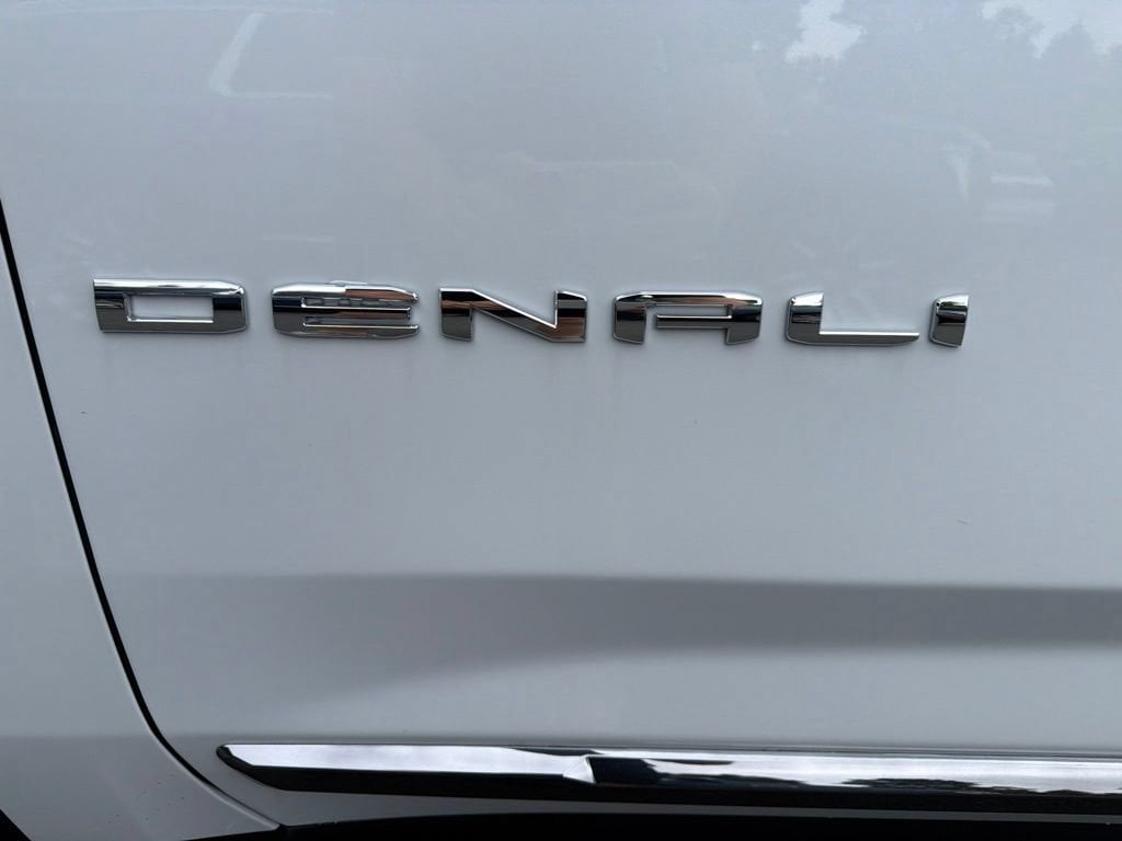 2026 GMC Yukon XL Denali Ultimate - Photo 10
