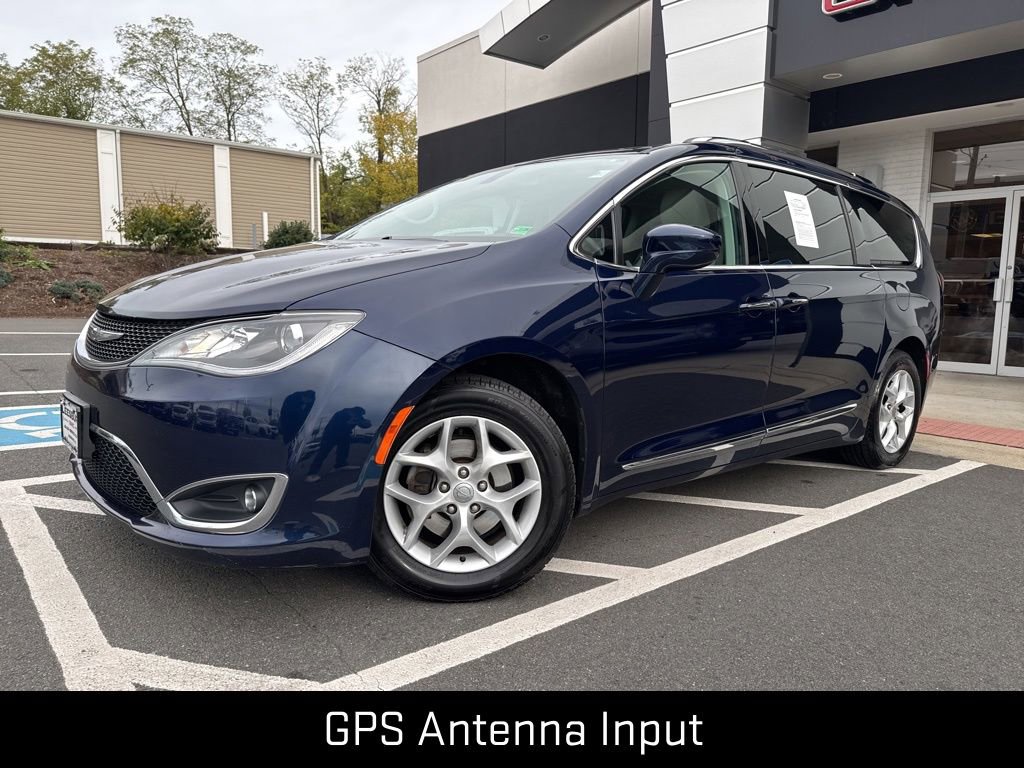 2017 Chrysler Pacifica Touring Plus photo 3