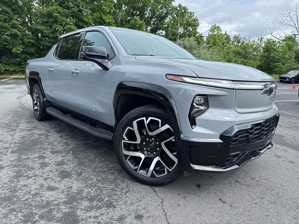 2025 Chevrolet Silverado EV RST Max Range's photo
