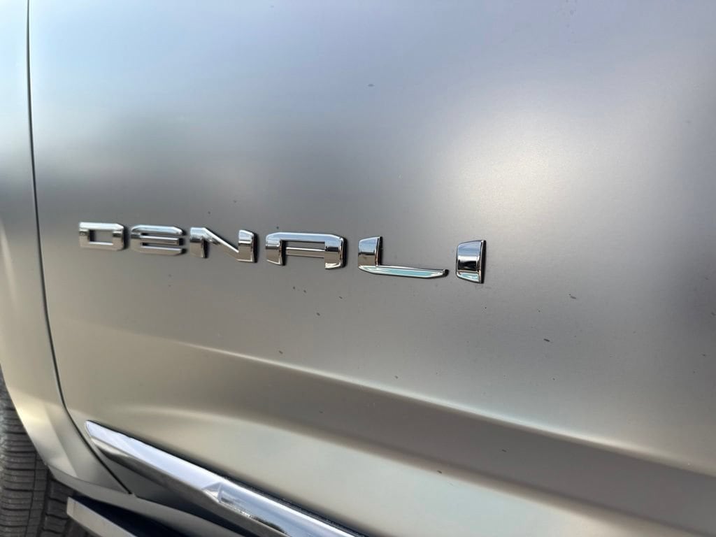 2026 GMC Yukon XL Denali - Photo 15