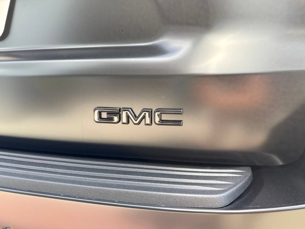 2026 GMC Yukon XL Denali - Photo 10