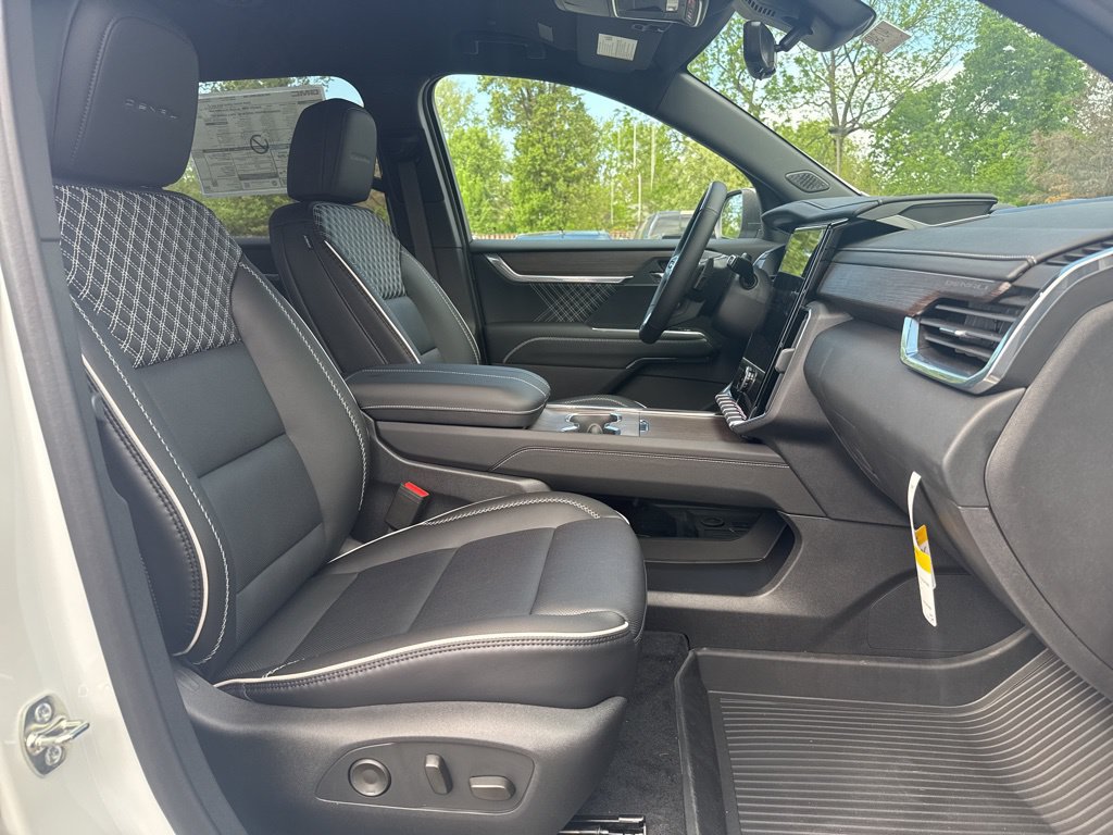 2026 GMC Acadia Denali - Photo 15