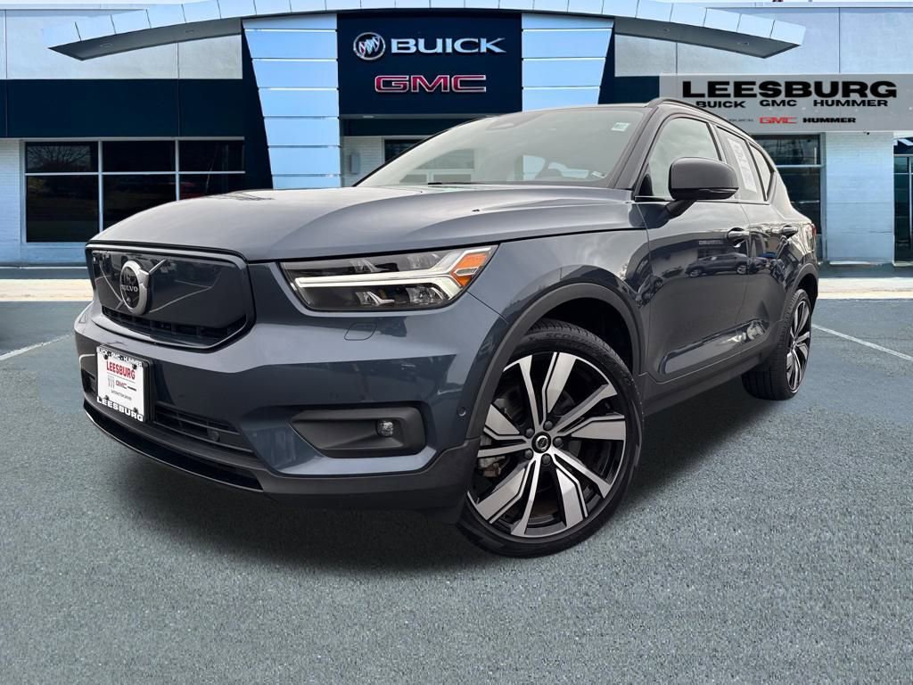 2022 Volvo XC40 Recharge Twin Plus photo 2