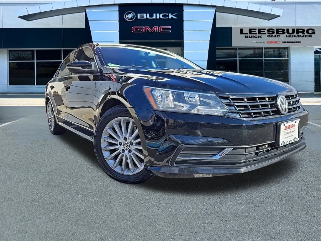 2016 Volkswagen Passat SE's photo