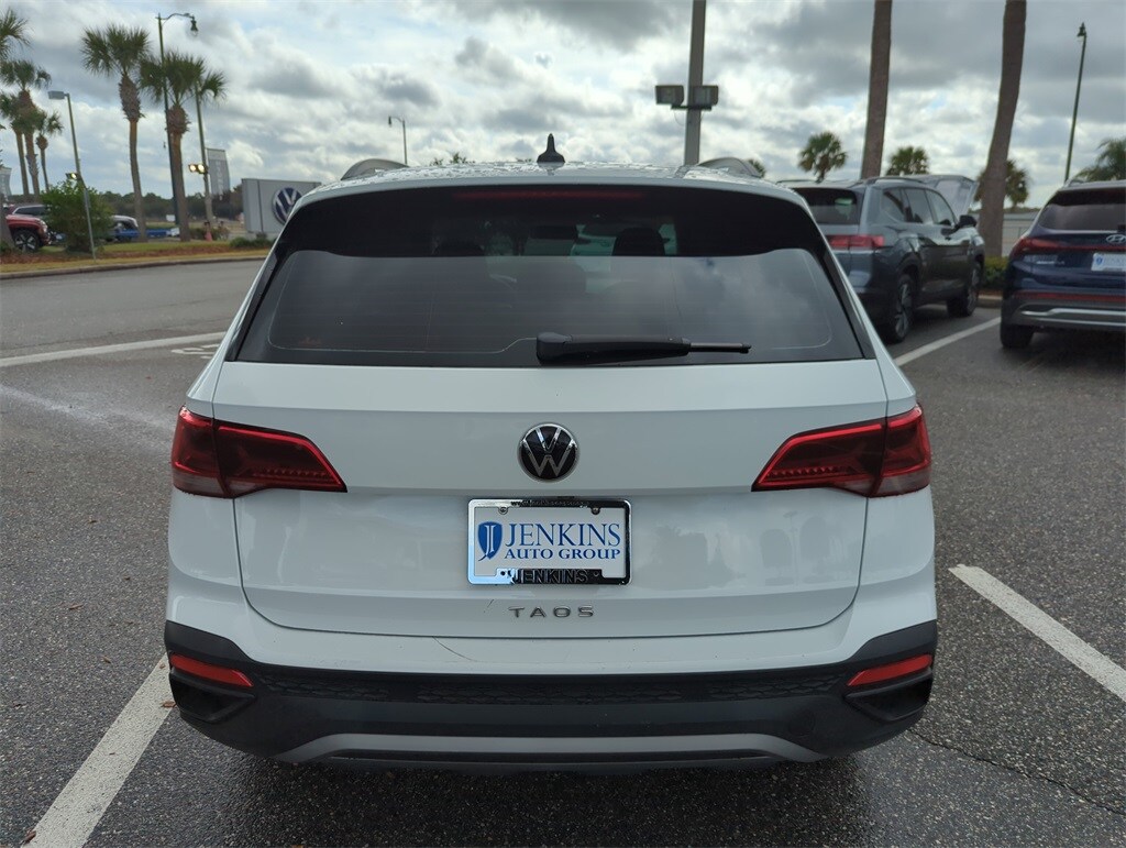 2022 Volkswagen Taos S photo 2