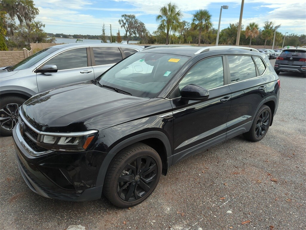 2022 Volkswagen Taos SE photo 4