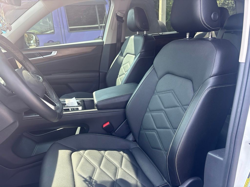 2024 Volkswagen Atlas SE w/Tech - Photo 8