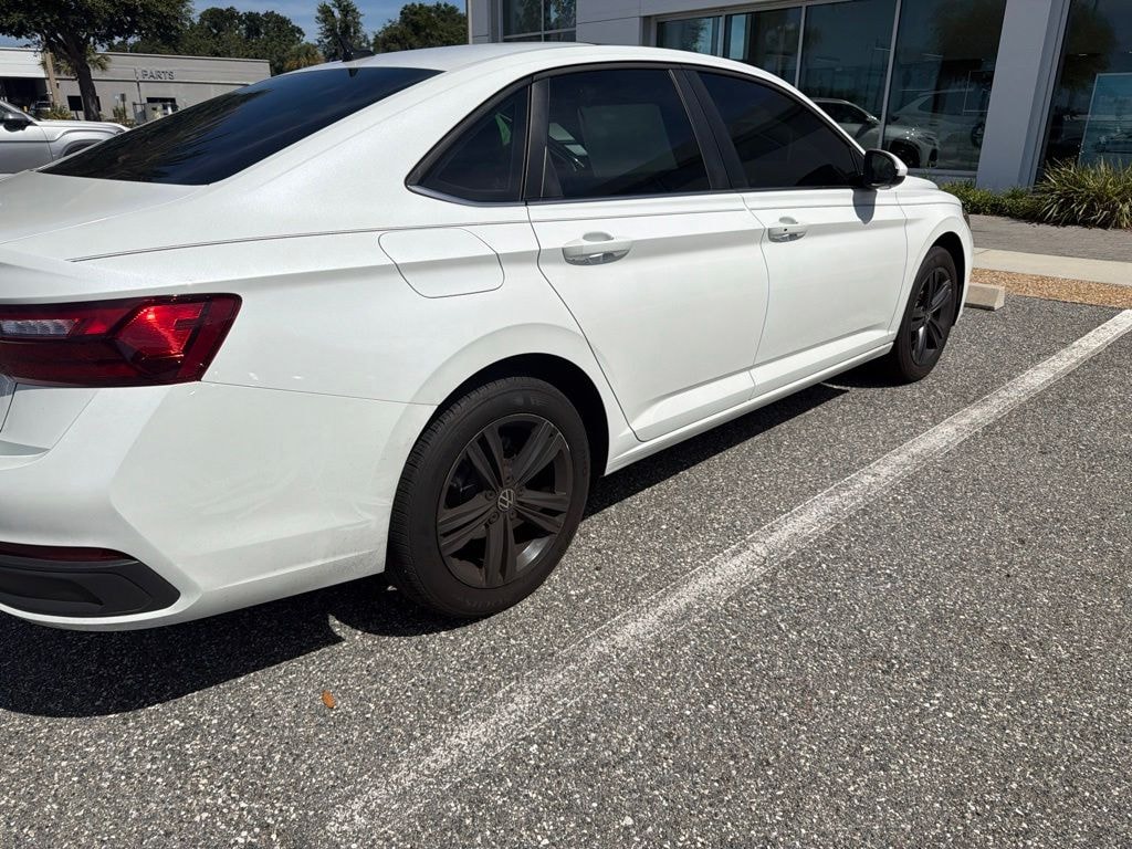 Used 2024 Volkswagen Jetta 1.5T SE Sedan