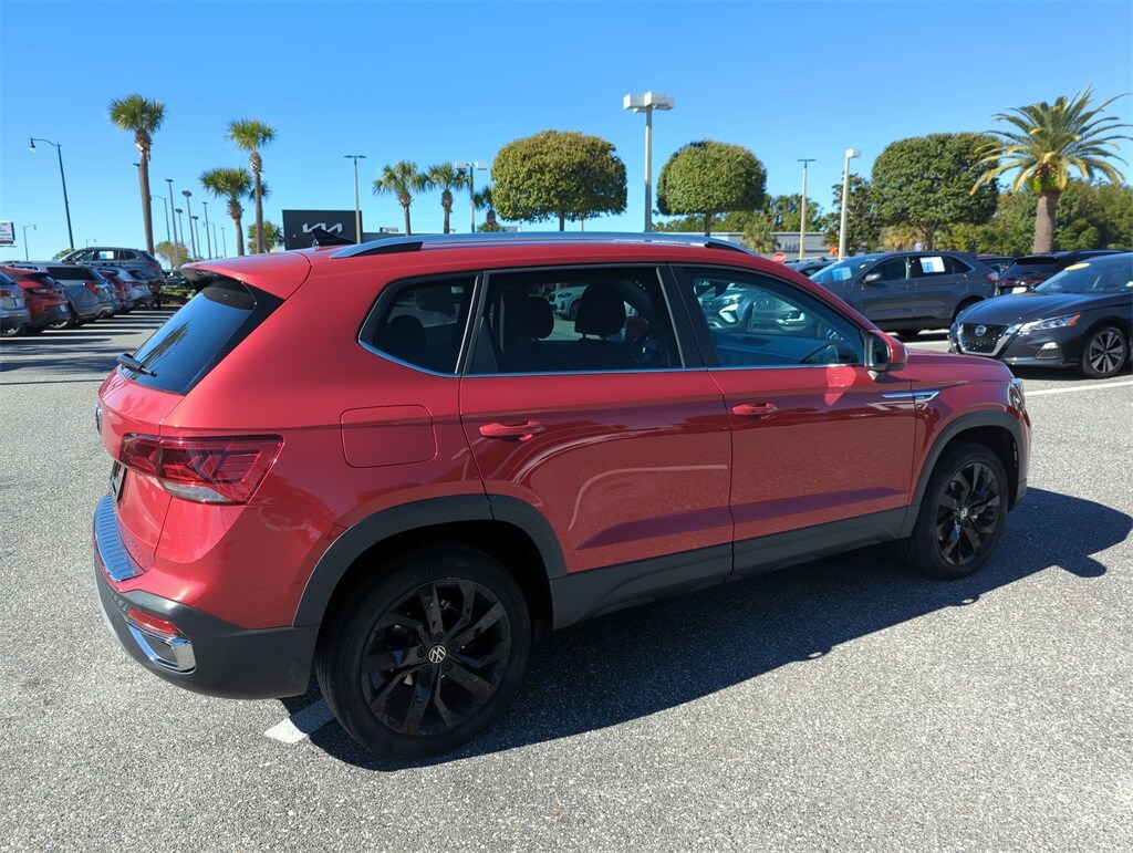 2022 Volkswagen Taos SE photo 4