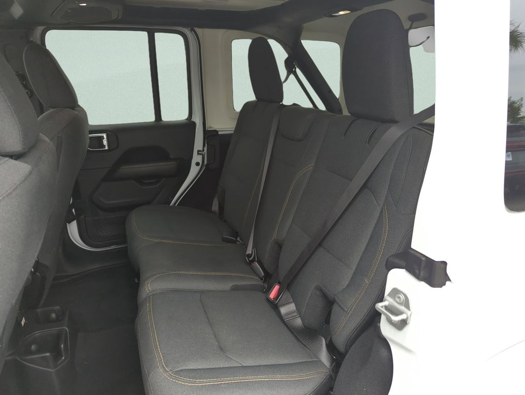 2025 Jeep Wrangler 4-Door Sahara - Photo 25