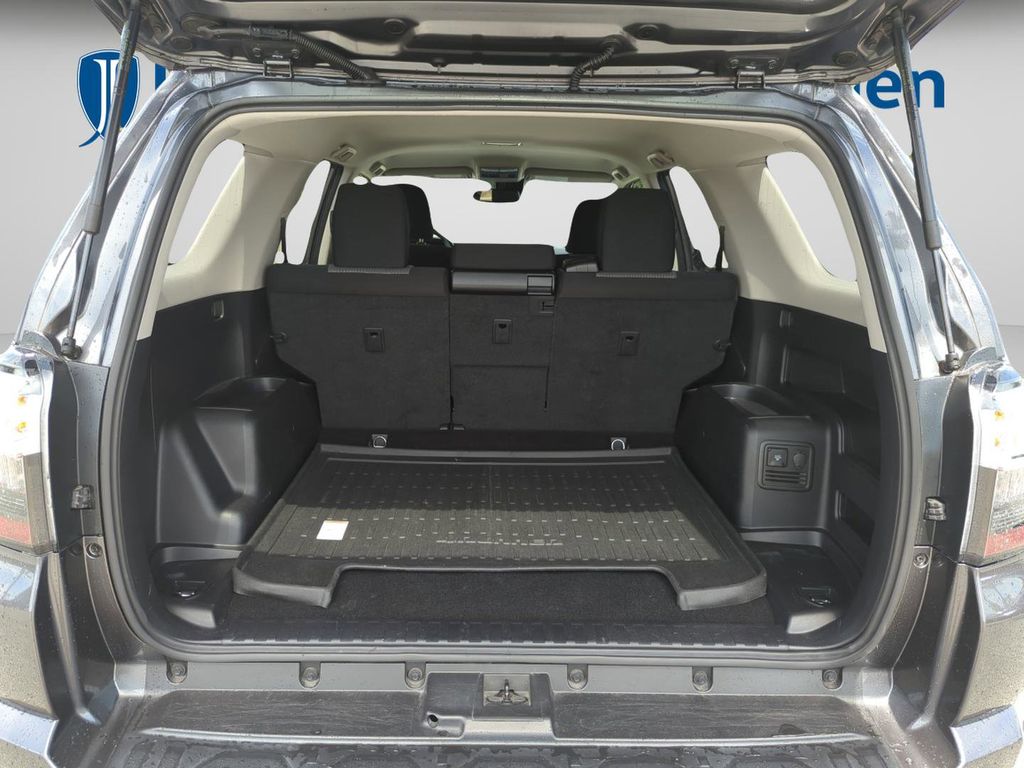 2020 Toyota 4Runner SR5 - Photo 17