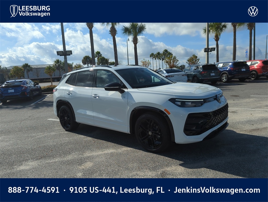 2026 Volkswagen Tiguan SE R-LINE BLACK's photo