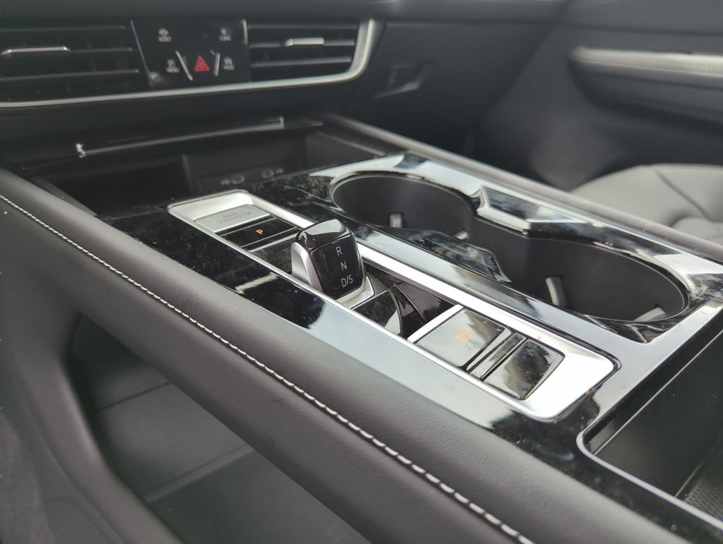 2025 Volkswagen Atlas SE w/Tech - Photo 37