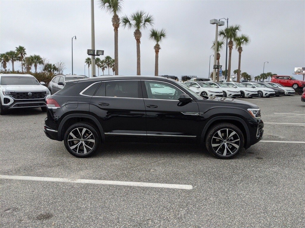 2025 Volkswagen Atlas Cross Sport SEL Premium R-Line photo 2