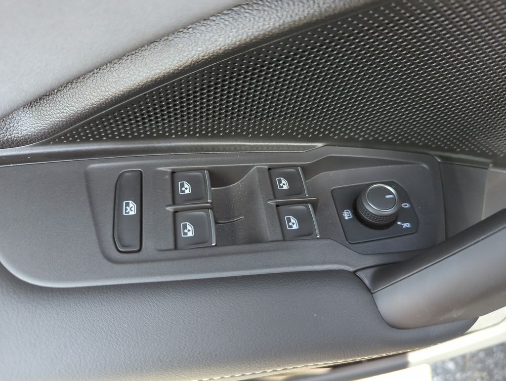 2026 Volkswagen Tiguan SE - Photo 34