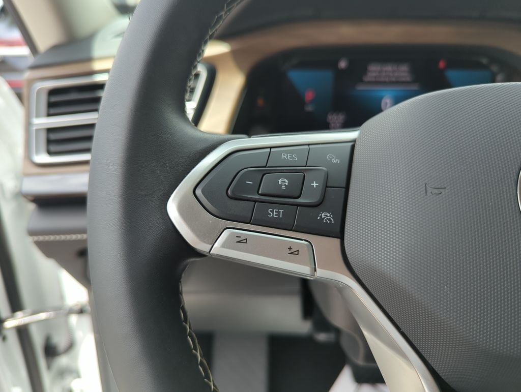 2024 Volkswagen Atlas SE w/Tech - Photo 44