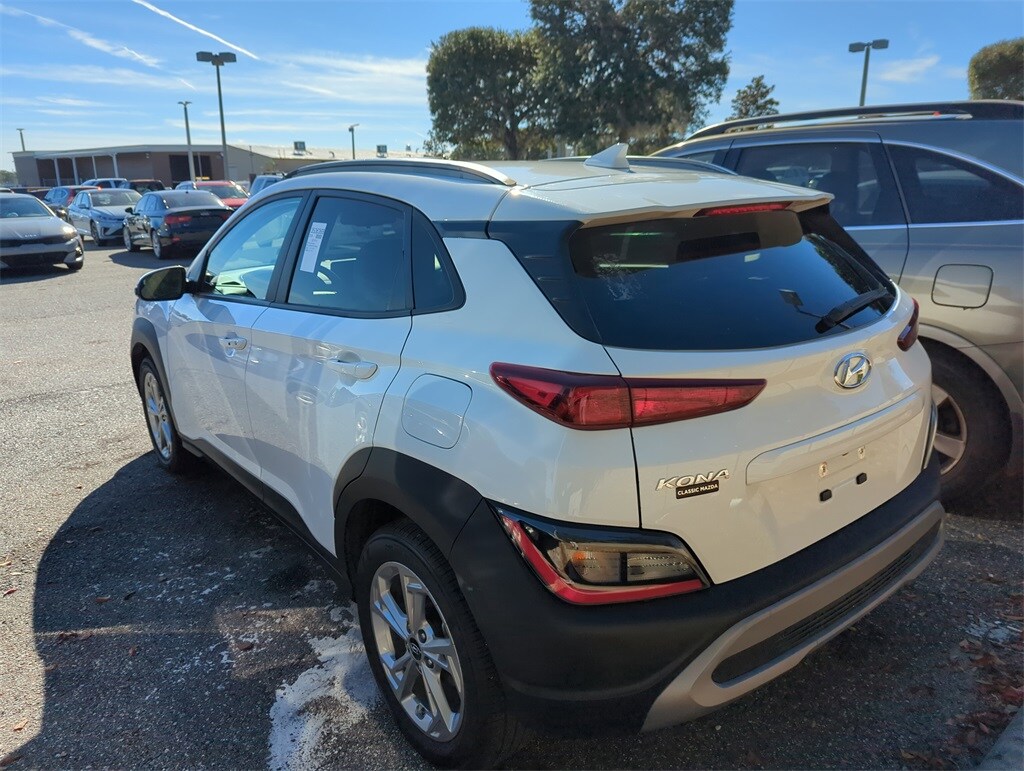 2023 Hyundai Kona SEL photo 3