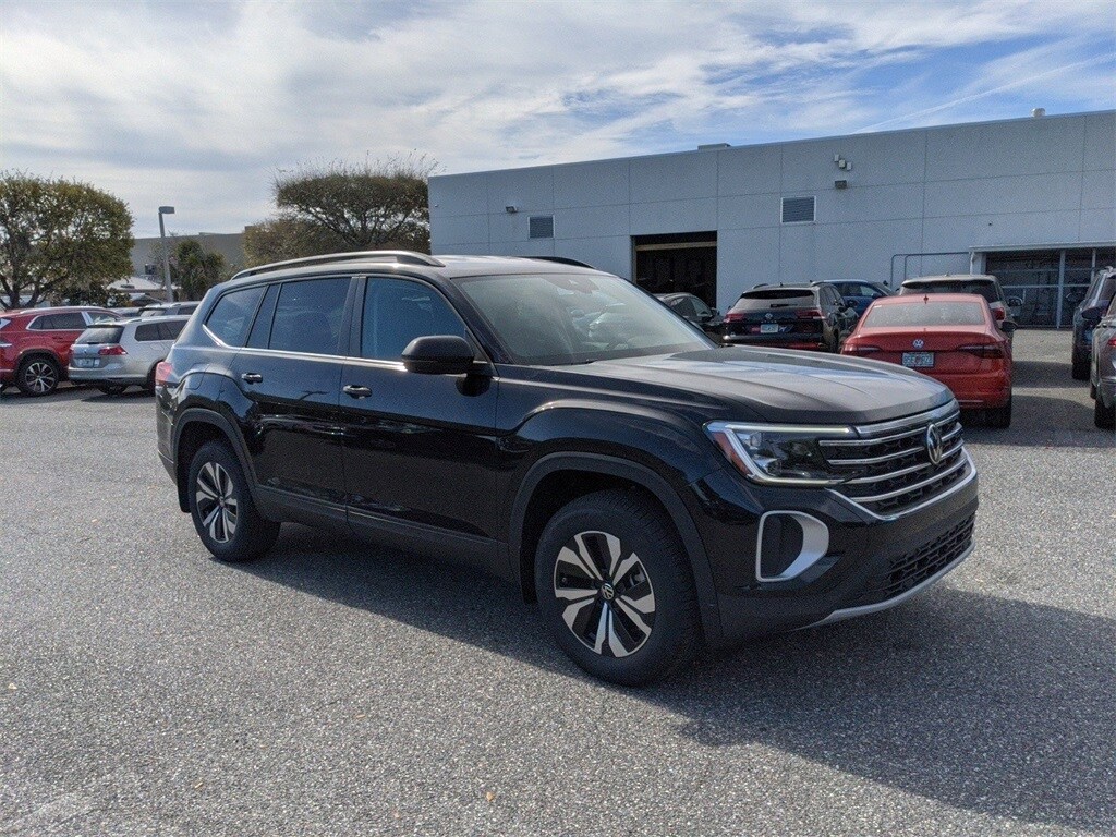 2025 Volkswagen Atlas SE photo 2