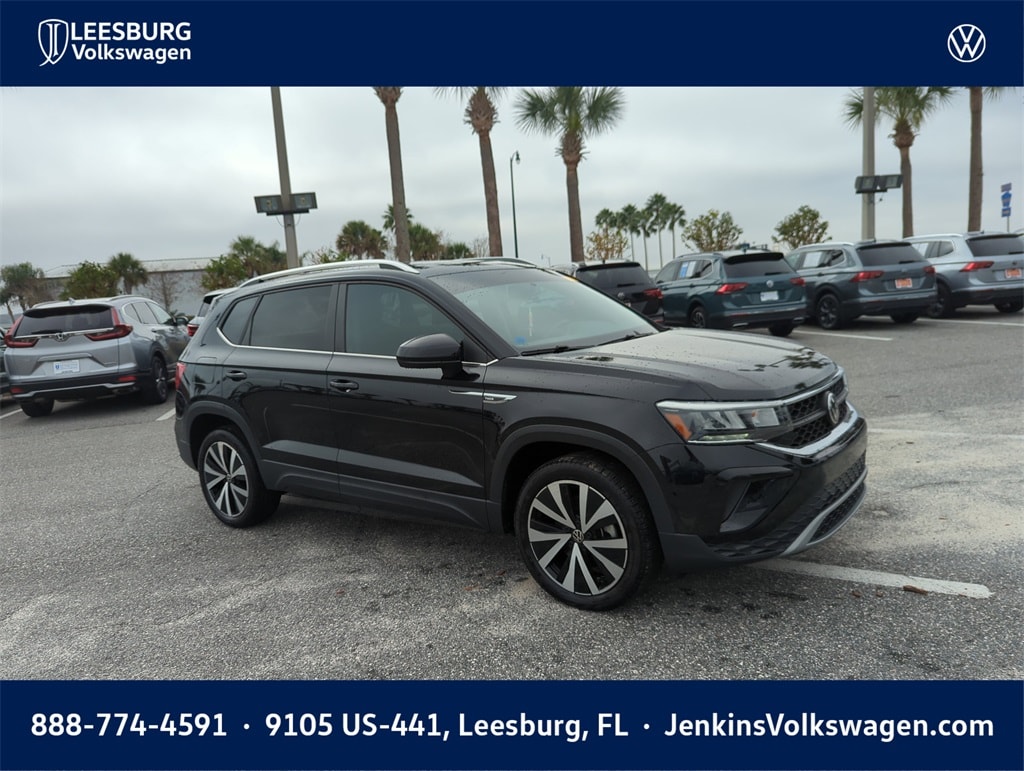 2022 Volkswagen Taos SE's photo