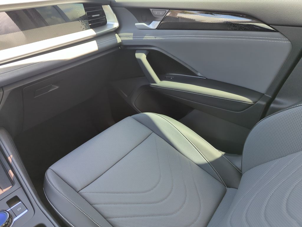 2026 Volkswagen Tiguan SE - Photo 29