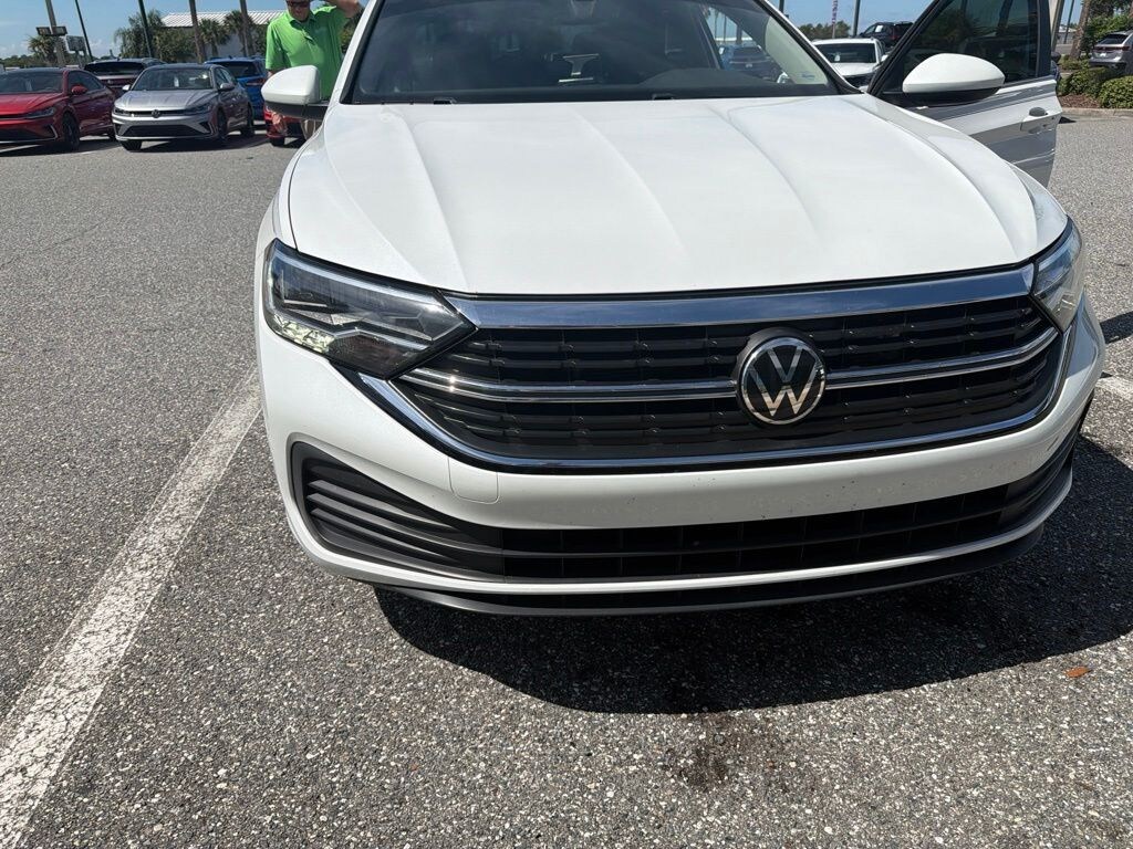 Used 2024 Volkswagen Jetta 1.5T SE Sedan