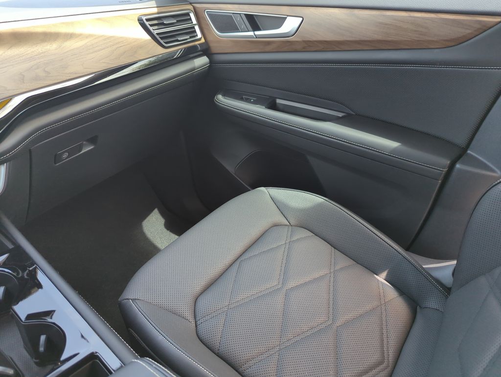 2024 Volkswagen Atlas SE w/Tech - Photo 28